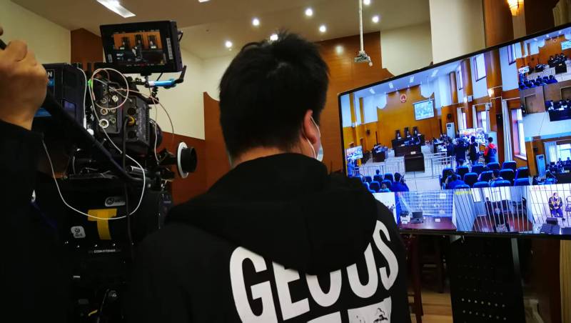 AI生成VS人工创意——珠海广告片拍摄公司的技术浪漫主义实践